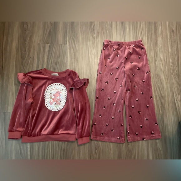 Disney Minnie Mouse Burgundy Matching ruffle sweater wideleg Set Plush Velour 5T - Picture 3 of 8